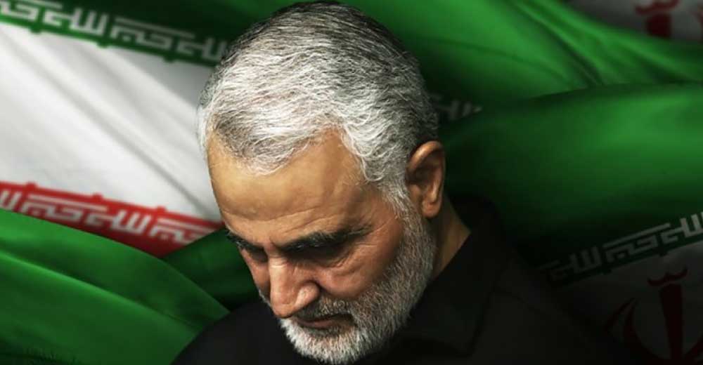 اهدای تندیس سردارشهید سلیمانی در جشنواره فیلم فجر